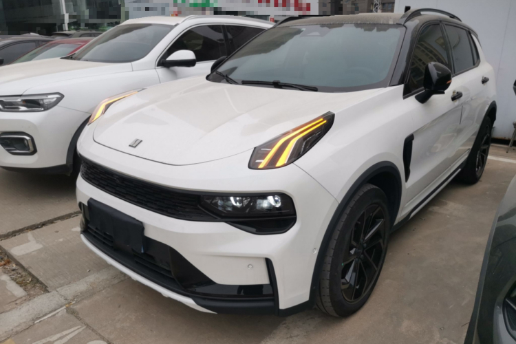 领克01 2023款 1.5TD EM-F 晨曦车身外观4