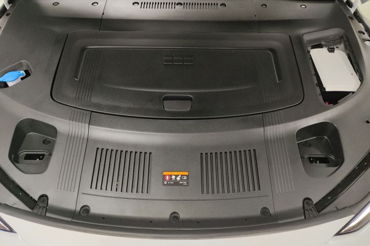 吉利银河 银河E8 2025款 575km 探索智驾版机舱底盘24