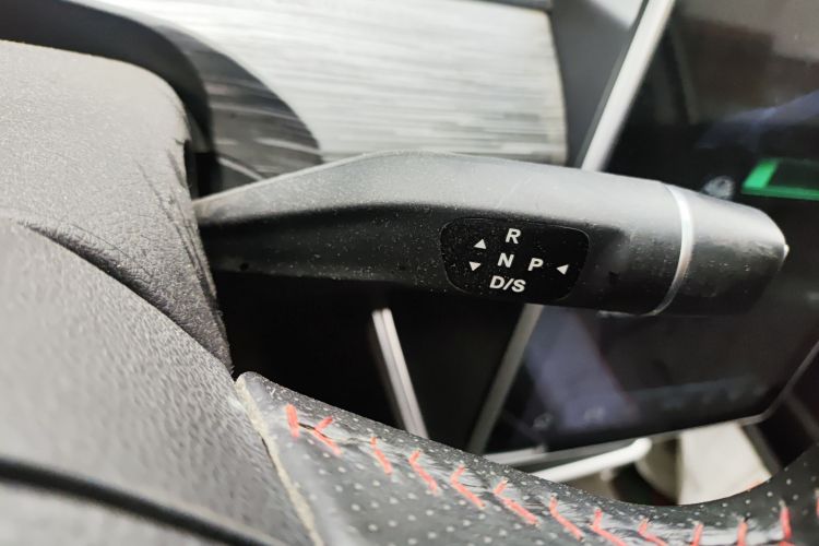 哪吒汽车 哪吒V 2021款 标准续航娱乐版升级型中控内饰18