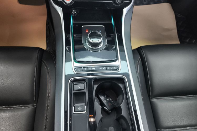 捷豹XEL 2019款 2.0T 200PS 尊享版中控内饰18