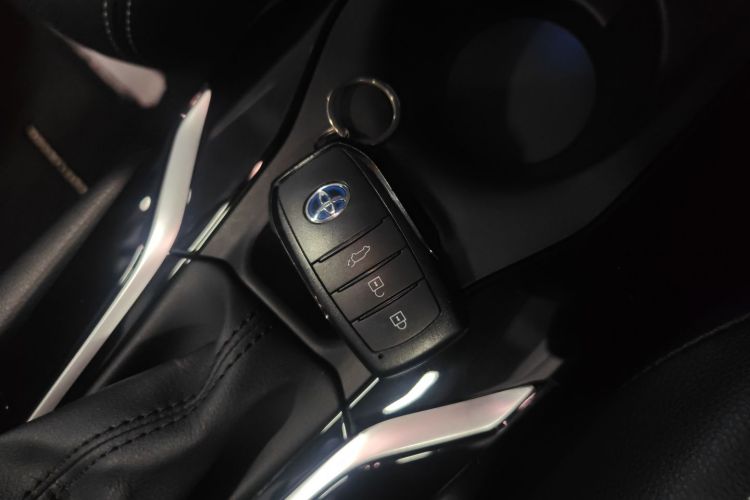 丰田 锋兰达 2023款 2.0L 智能电混双擎 尊贵版中控内饰11