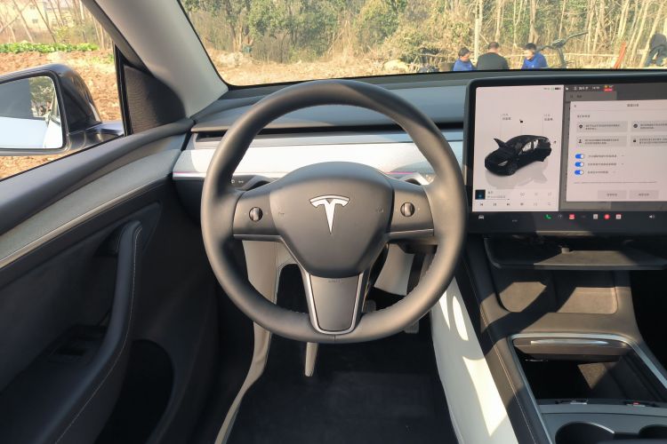 特斯拉 Model Y 2023款 后轮驱动版中控内饰13