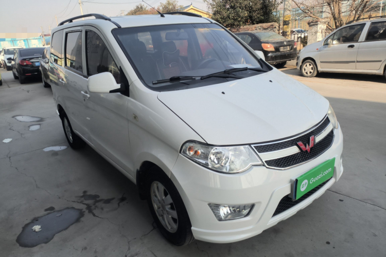 五菱汽车 五菱宏光 2018款 1.5L 经典款S标准型车身外观3