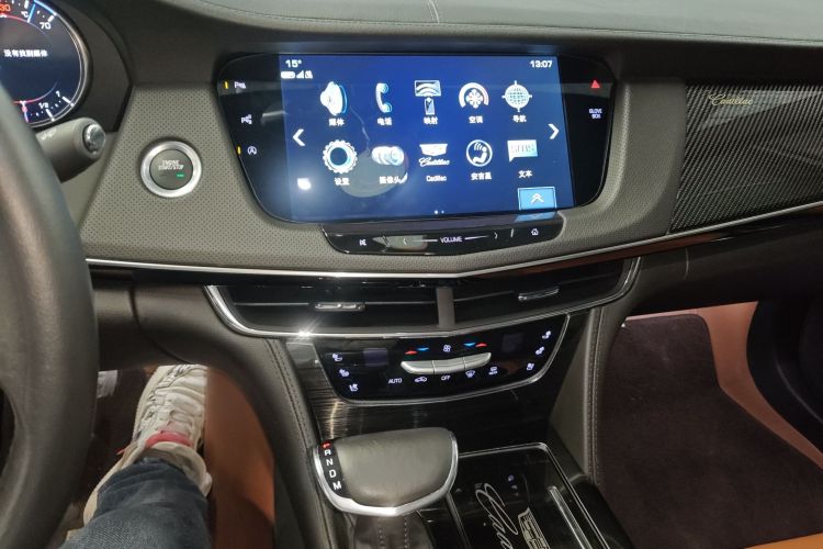 凯迪拉克CT6 2017款 28T 领先型中控内饰16