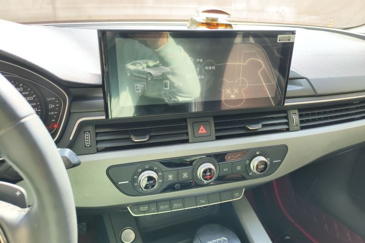 奥迪A4L 2019款 40 TFSI 进取型 国VI中控内饰16