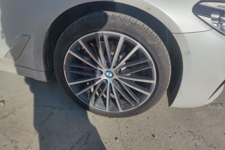 宝马5系 2020款 530Li 尊享型 M运动套装车身外观6007