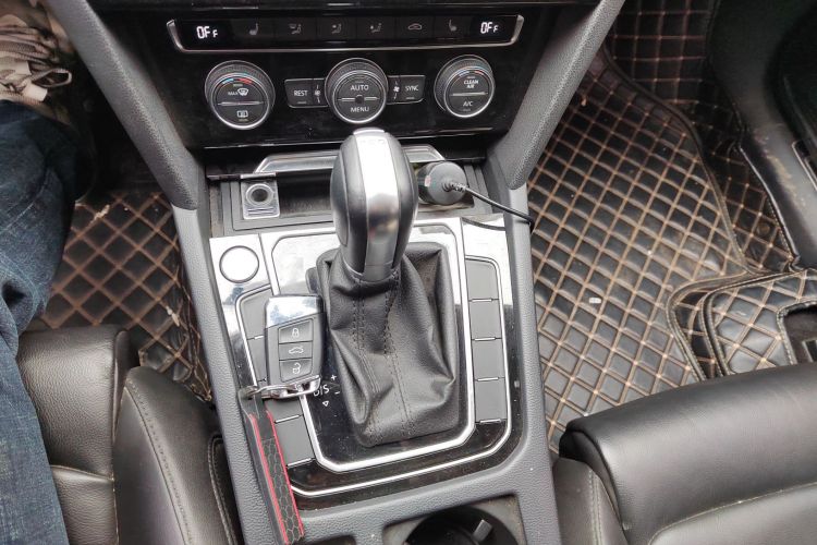 大众 迈腾 2019款 330TSI DSG 豪华型 国V中控内饰18