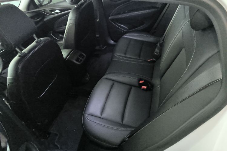 别克 君威 2024款 25T 超享版中控内饰21