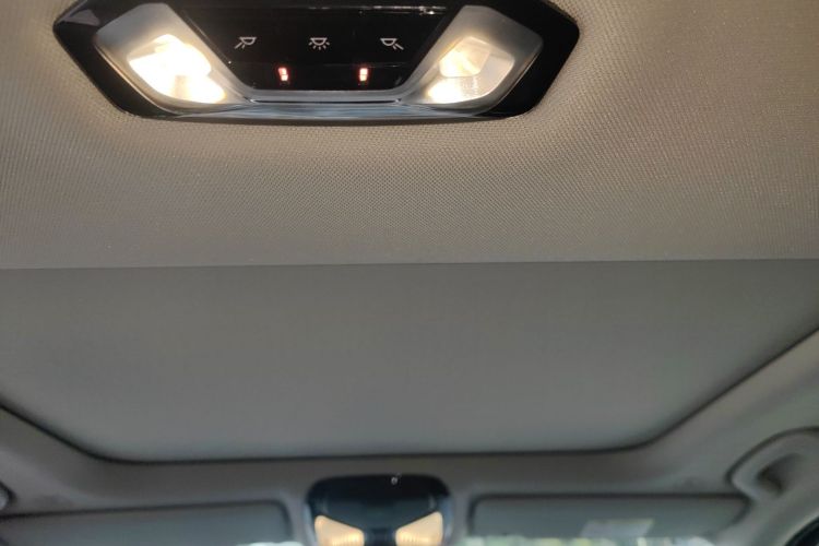 宝马3系 2020款 改款 325i M运动曜夜套装中控内饰22