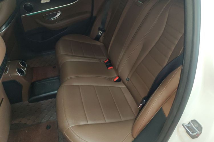 奔驰E级 2020款 E 260 L 运动型中控内饰21