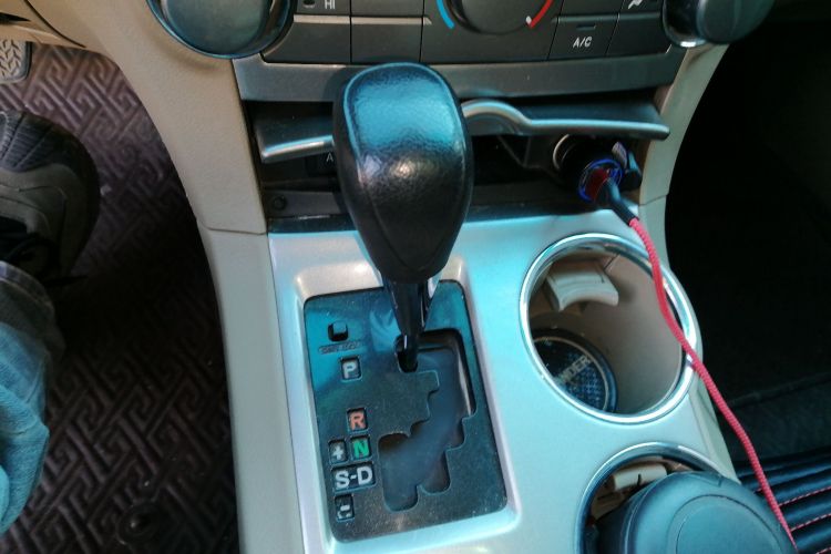 丰田 汉兰达 2012款 2.7L 两驱5座精英版中控内饰18