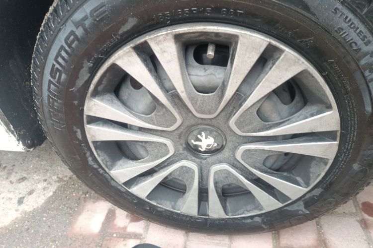 标致301 2016款 1.6L 自动舒适版车身外观10