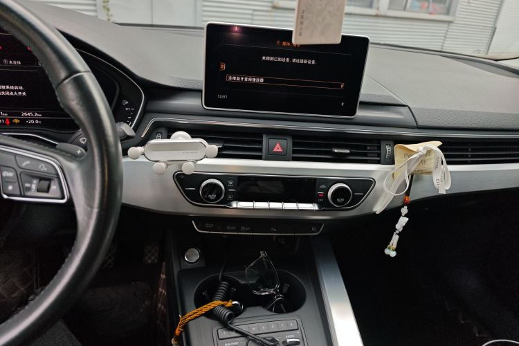 奥迪A4L 2018款 30周年年型 40 TFSI 时尚型中控内饰16