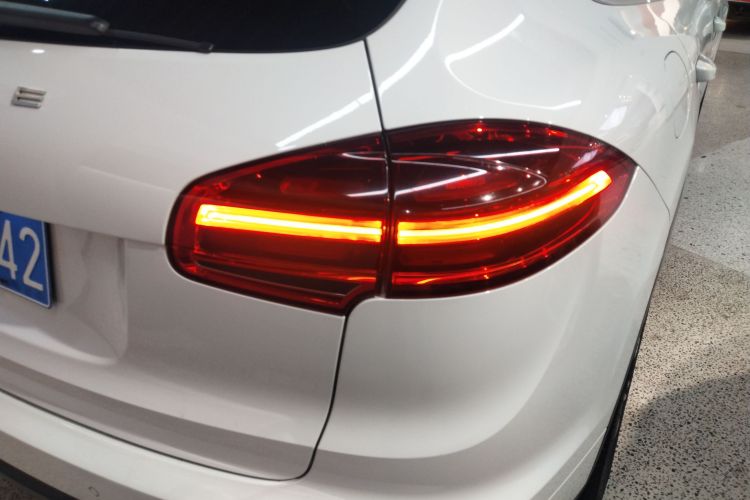 保时捷 2015款 Cayenne 3.0T车身外观9