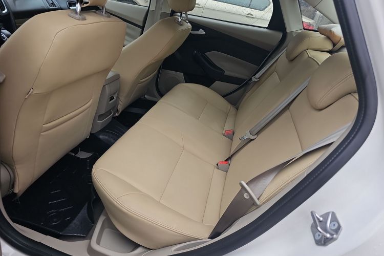 福特 福克斯 2018款 三厢经典 1.6L 自动舒适型智行版中控内饰7004