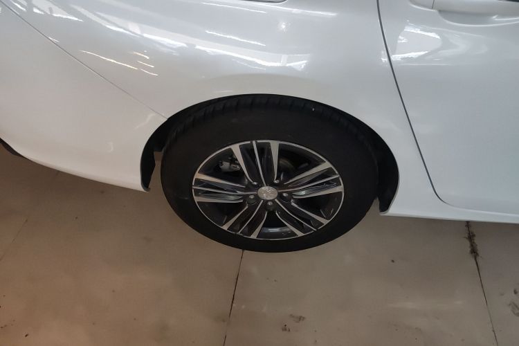 标致308 2016款 1.6L 自动豪华版车身外观6002