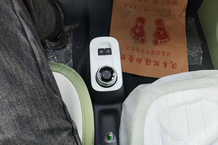 吉利银河 2025款 210km 熊猫骑士中控内饰18