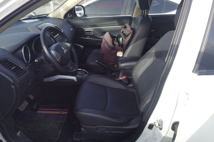 三菱 劲炫ASX 2018款 2.0L CVT两驱尊享版中控内饰19