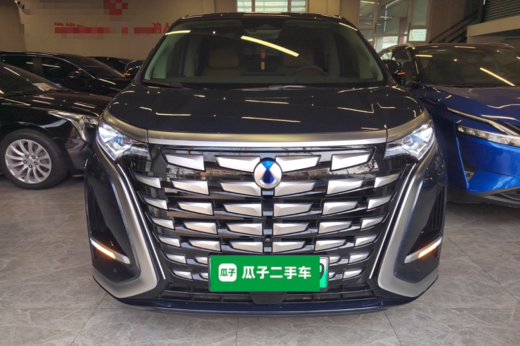 腾势D9 2022款 DM-i 970 四驱旗舰型车身外观2