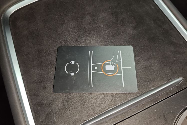 特斯拉 Model Y 2023款 后轮驱动版中控内饰11