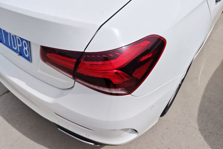 奔驰A级 2021款 A 200 L 运动轿车动感型车身外观9