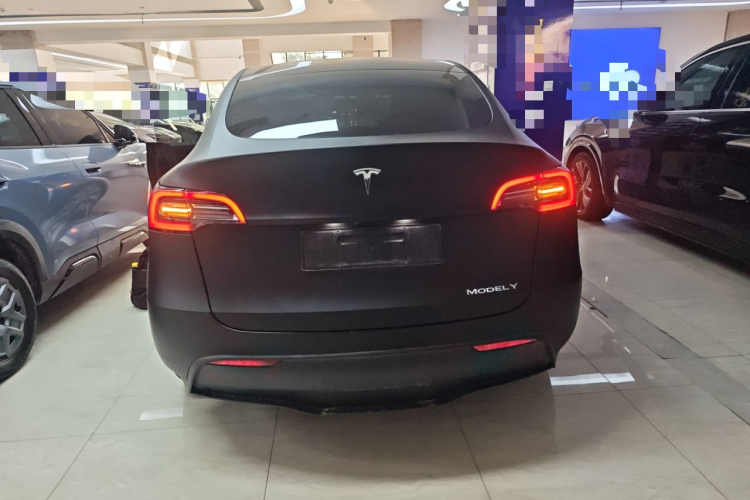 特斯拉 Model Y 2021款 标准续航后驱版车身外观6