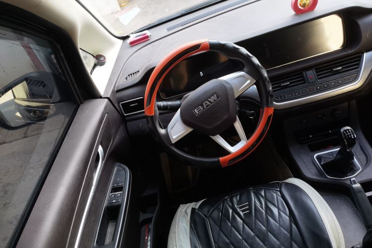 BAW北汽制造 锐胜王牌M7 2023款 1.6L 长轴创富型 7座中控内饰13