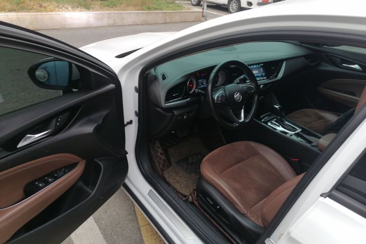 别克 君威 2019款 20T 精英型 国VI中控内饰20