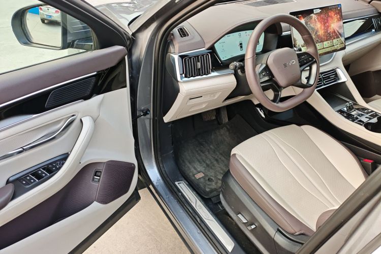 比亚迪 宋PLUS新能源 2025款 EV 智驾版 605km 旗舰型中控内饰7003