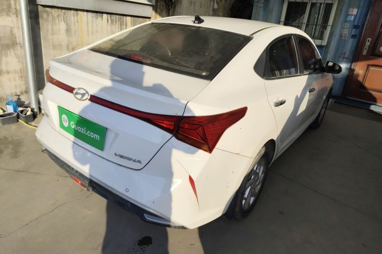 现代 悦纳 2020款 1.4L 手动GLS炫酷版车身外观7