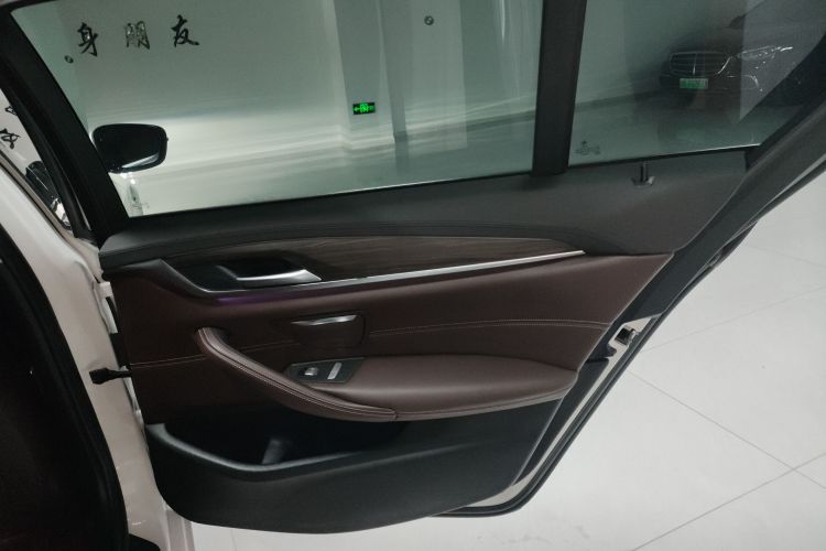 宝马5系 2018款 530Li 领先型 豪华套装中控内饰7002