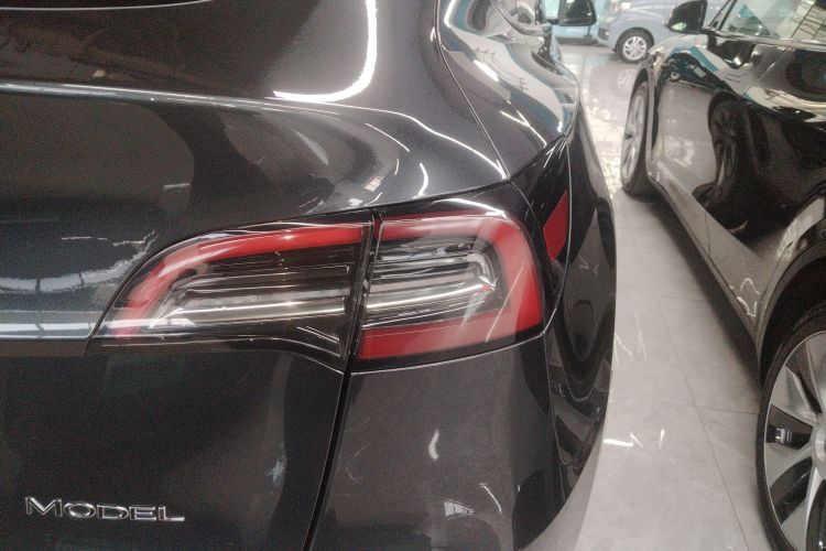 特斯拉 Model Y 2024款 后轮驱动版车身外观9