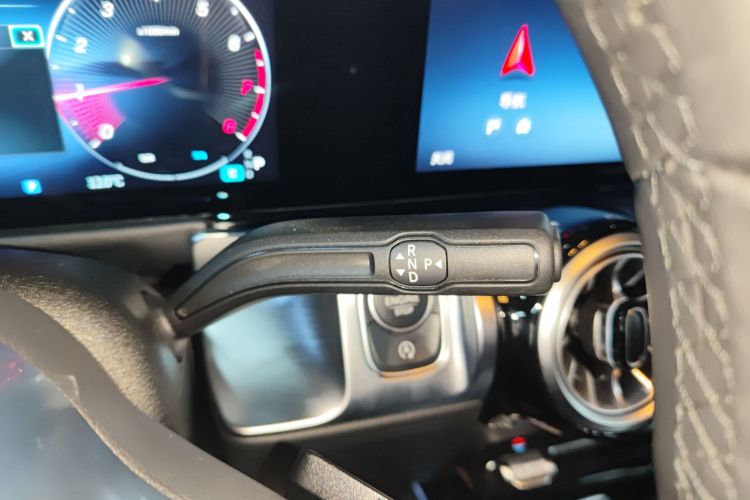 奔驰GLB 2024款 改款 GLB 220 时尚型局部细节18