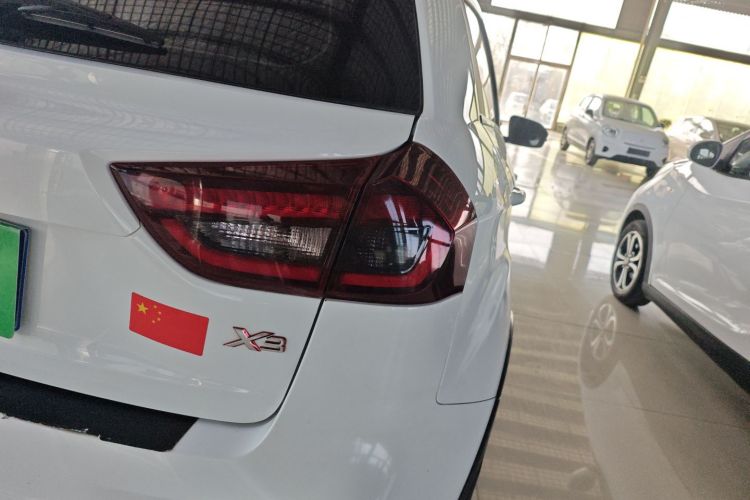 吉利汽车 远景X3 2020款 1.5L CVT尊贵型车身外观9