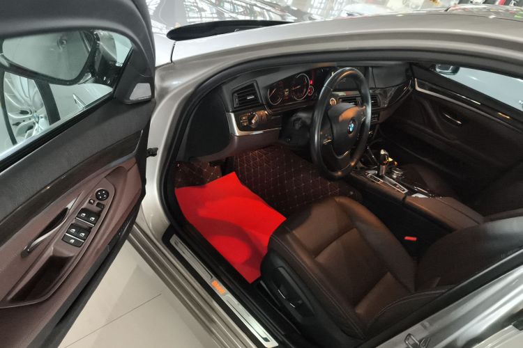 宝马5系 2014款 525Li 豪华设计套装中控内饰20