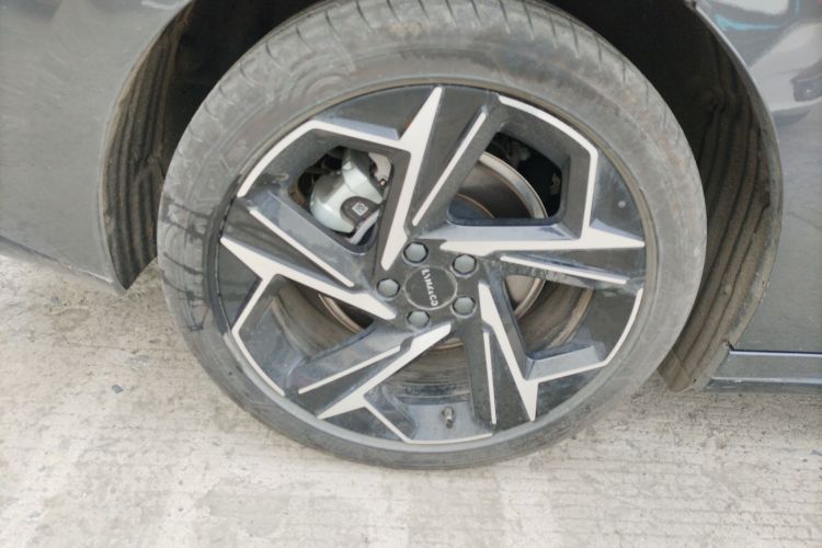 领克07 2024款 EM-P 126长续航 Ultra车身外观6008