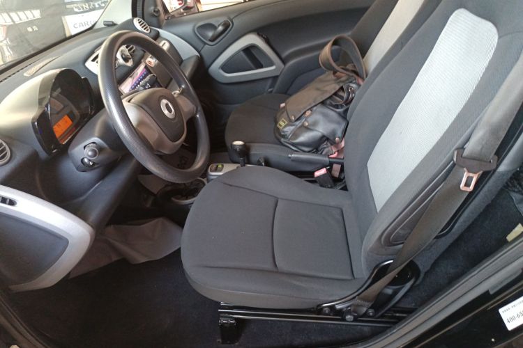 smart fortwo 2012款 1.0 MHD 硬顶舒适版中控内饰19