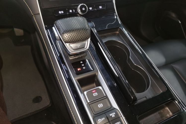 荣威i6 MAX新能源 2023款 EV 420天幕特别版中控内饰18