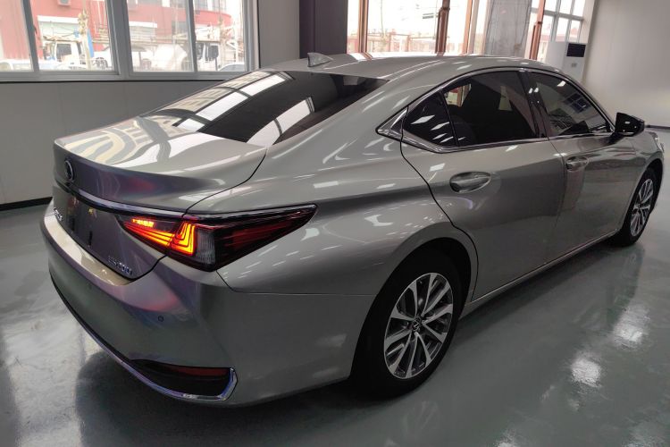 雷克萨斯ES 2022款 200 卓越版车身外观7