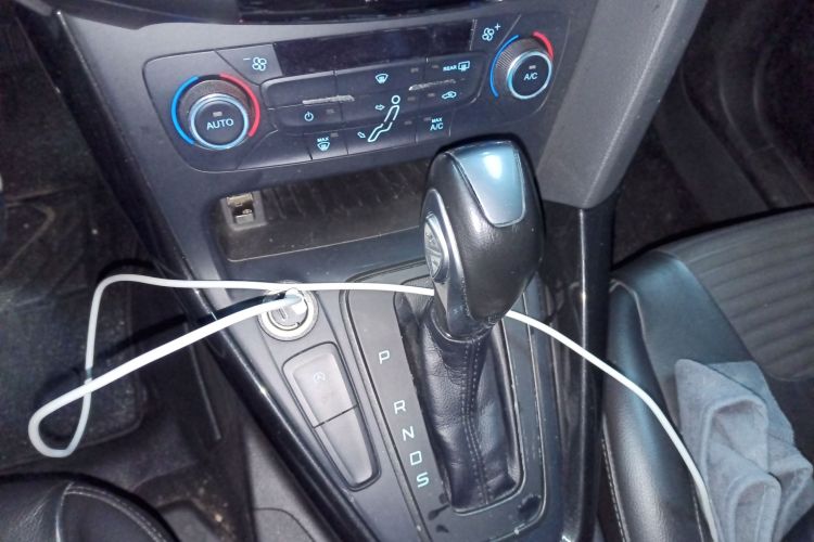 福特 福克斯 2017款 三厢 EcoBoost 125 自动超能风尚型智行版局部细节18