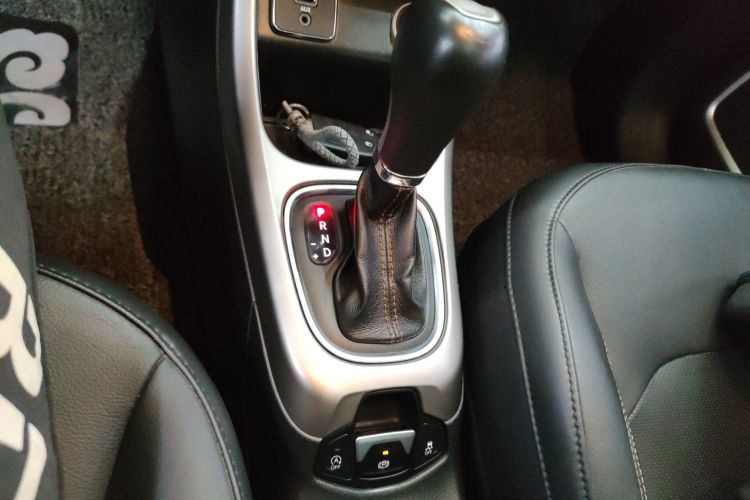 Jeep 指南者 2017款 200T 自动家享版中控内饰18