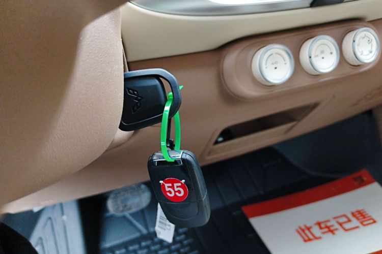 五菱汽车 宏光MINIEV 2025款 四门版 进阶款中控内饰7001