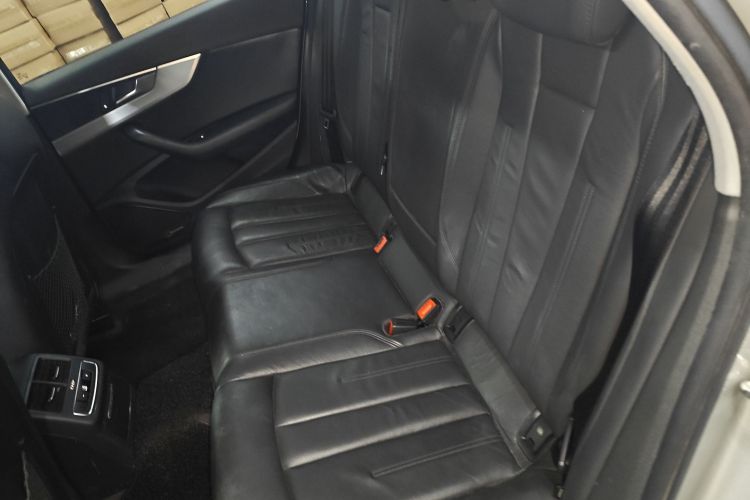 奥迪A4L 2017款 Plus 40 TFSI 运动型中控内饰7004