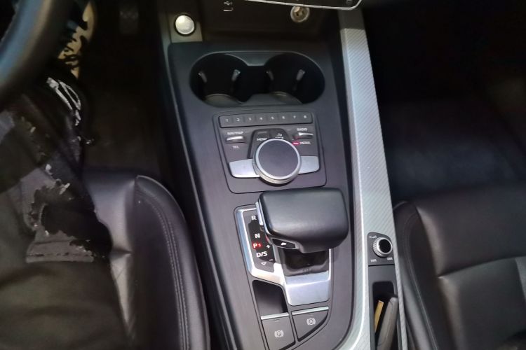 奥迪A4L 2018款 30周年年型 40 TFSI 时尚型中控内饰18