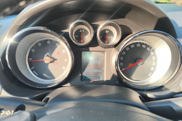 别克 君威 2015款 1.6T 领先技术型中控内饰14