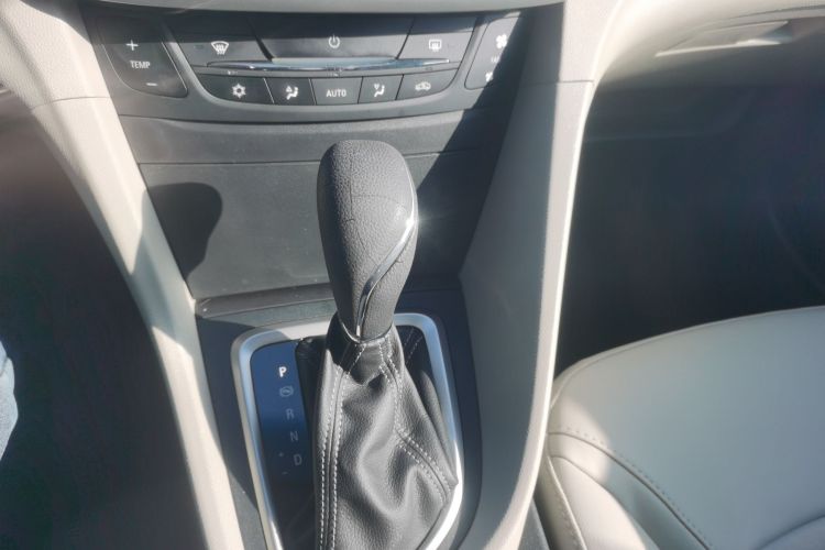 别克 英朗 2015款 15N 自动豪华型中控内饰18