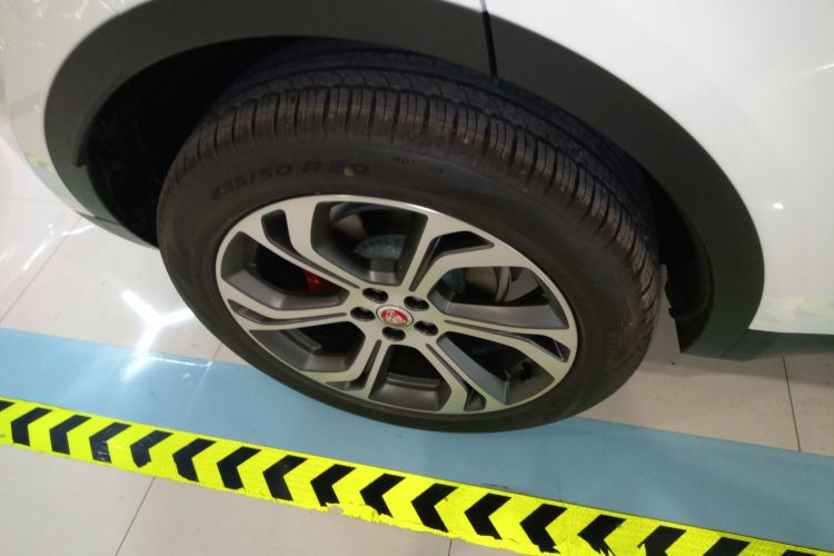 捷豹E-PACE 2024款 耀黑运动版 R-DYNAMIC SE BLACK车身外观56