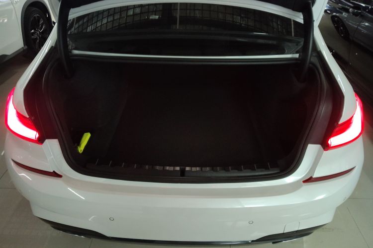 宝马3系 2021款 改款 325i M运动套装机舱底盘23