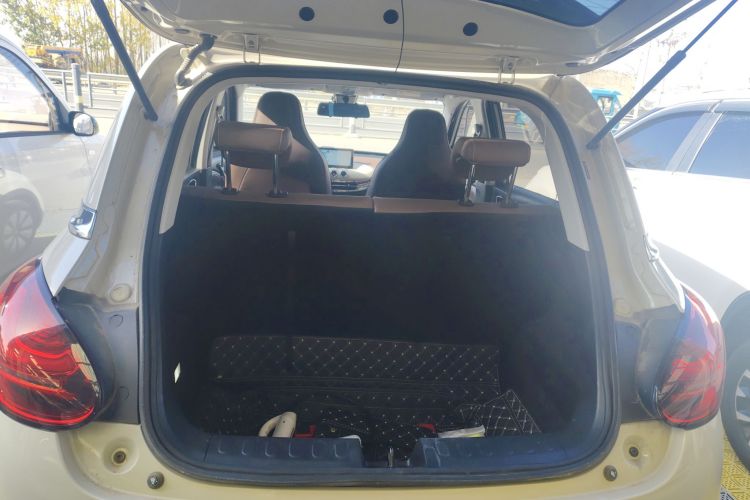 五菱汽车 五菱缤果 2023款 203km 舒享款机舱底盘23