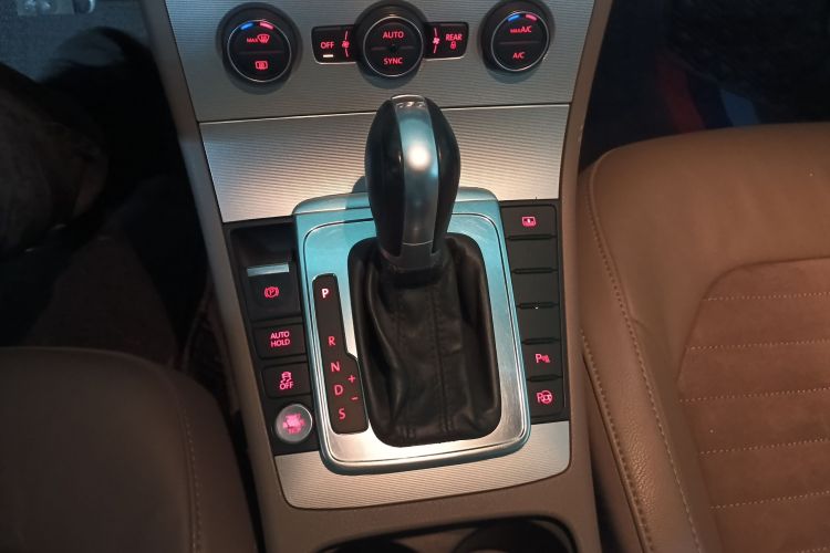 大众 迈腾 2015款 1.8TSI 尊贵型中控内饰18